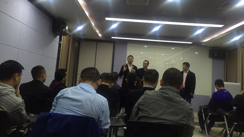 李總參與談?wù)摚皶r(shí)補(bǔ)充、糾正問題